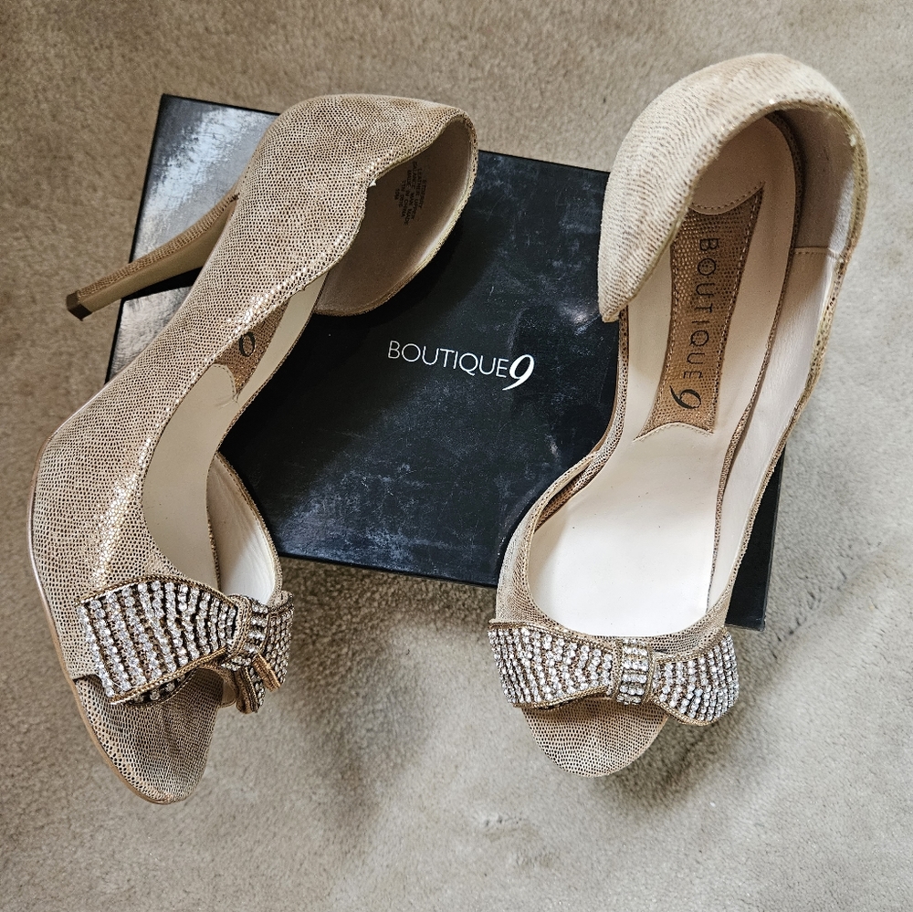 Boutique9 Beautiful Classy Gold Shoes